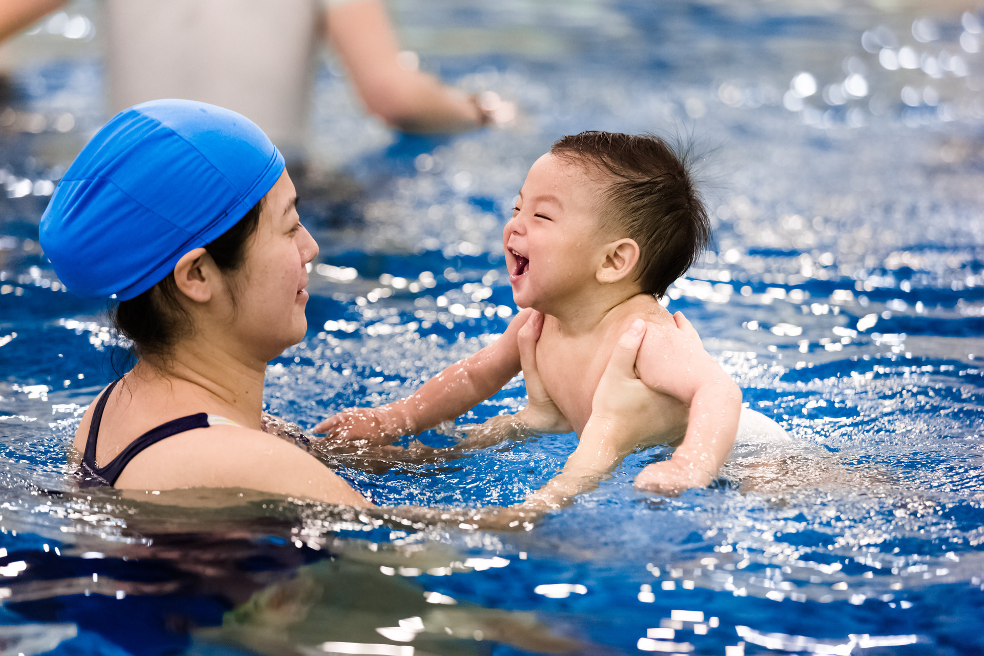 婴儿游泳图片大全-婴儿游泳高清图片下载-觅知网