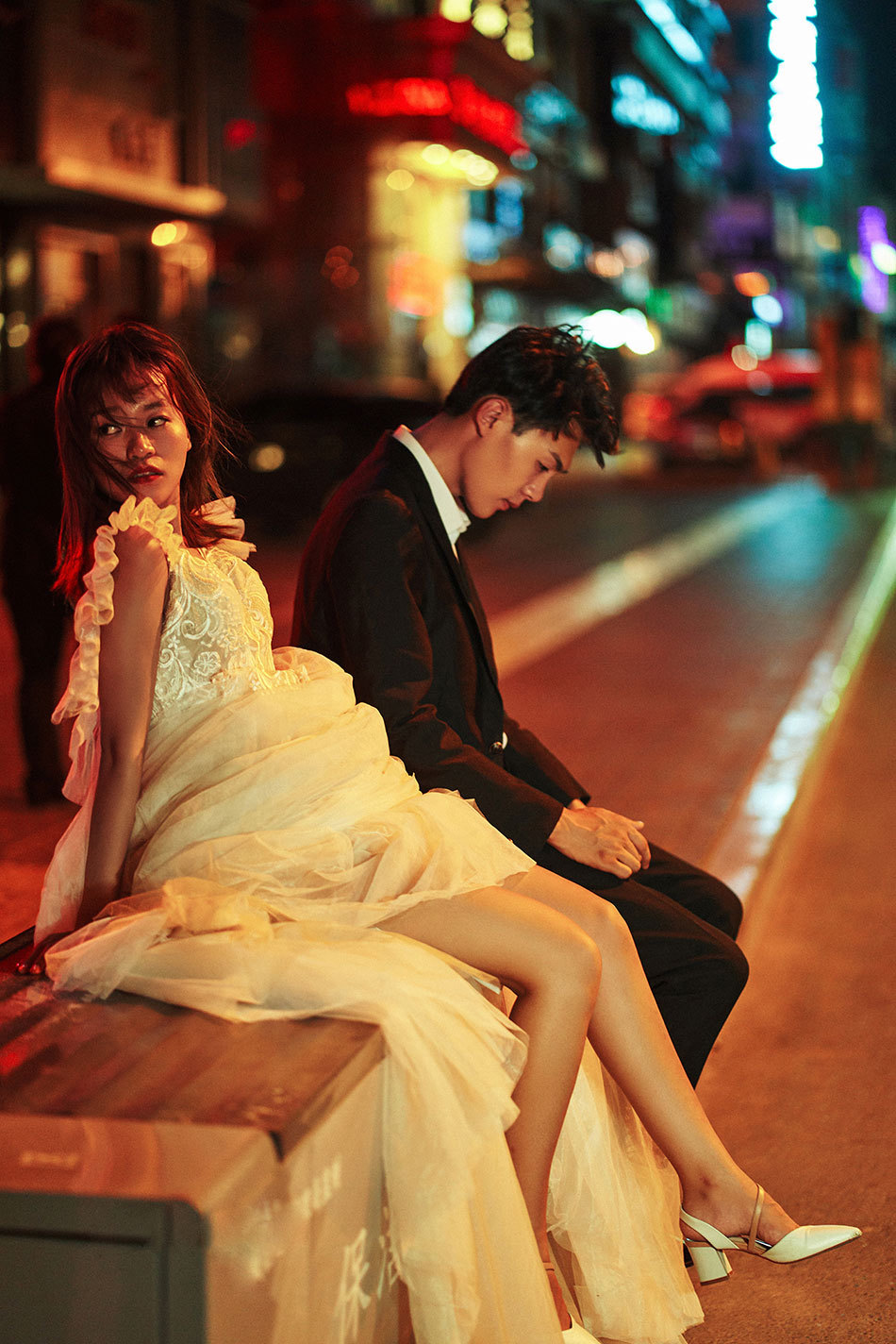 超吸引眼球的夜景街拍婚纱照