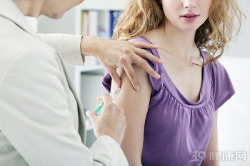 为啥女性争先恐后预约HPV疫苗，2价、4价、9价打哪种最好？