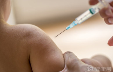 孩子打疫苗后出现2个症状，可能是出现不良反应了！要警惕