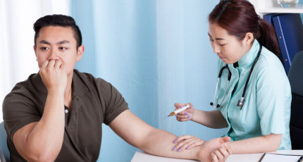 中國已接種新冠疫苗12億劑次，美國人卻在擔心影響男性生育