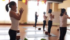 原本瑜伽学院第808届【零基础】瑜伽教练培训开学礼已于今日上午举行。