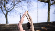 4个瑜伽动作，造就性感美臀！ 完美身材从瑜伽开始