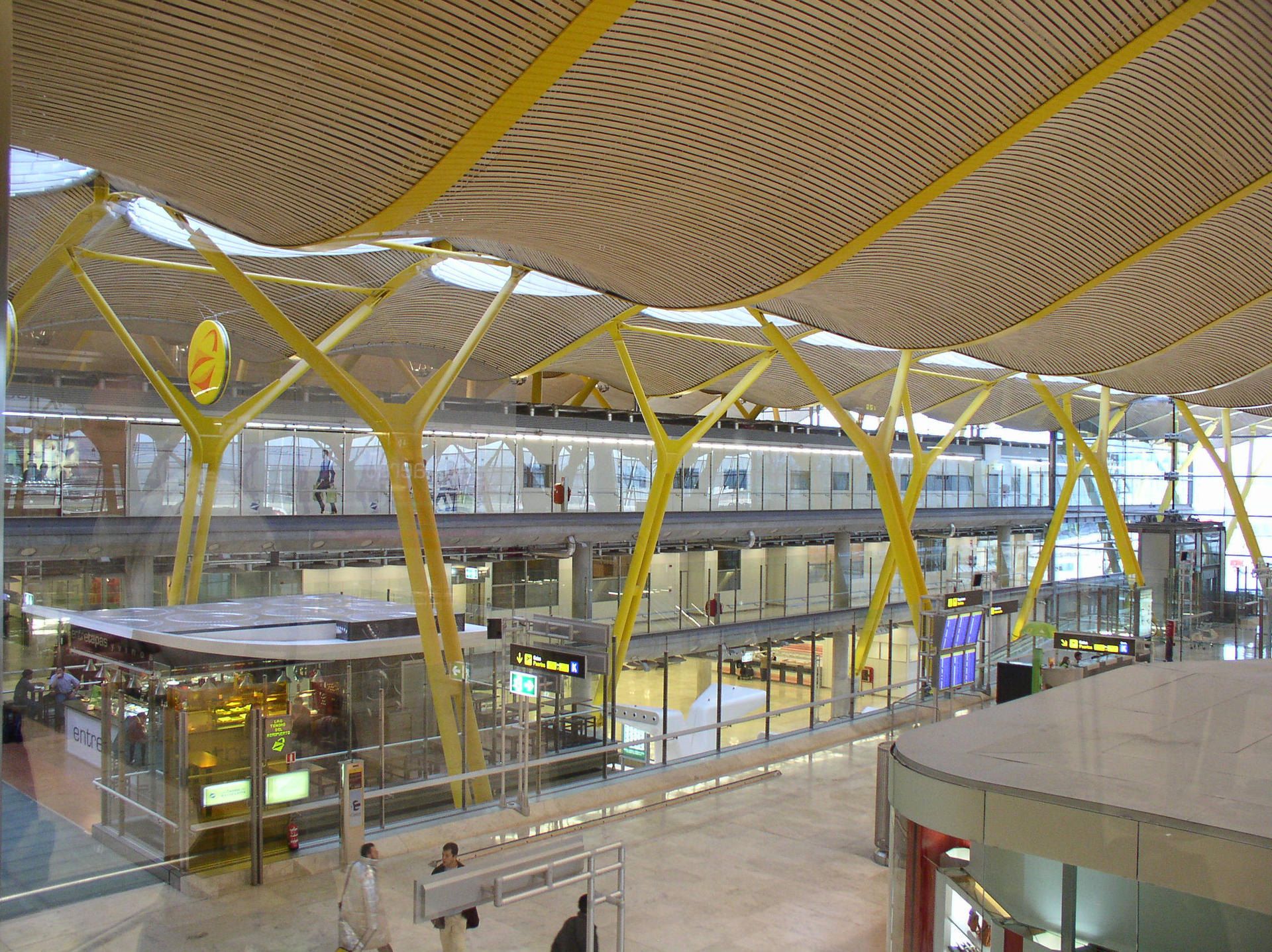 20060319-07_S_HR_Airport-Madrid-ES